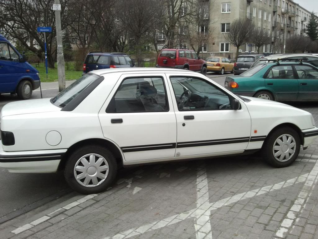 Auto z klimatem do 5k, na nie więcej niż 2 lata.