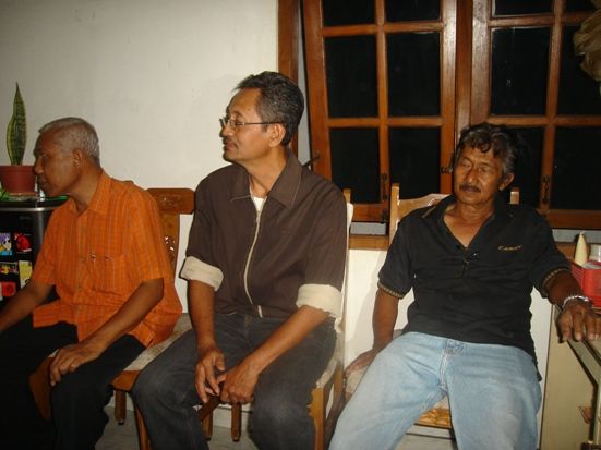 Singgih Siworo, Bambang Sri  Hartono dan Bambang Sadoyo, Membezuk Jiyono, Wonogiri, 4 Oktober 2012
