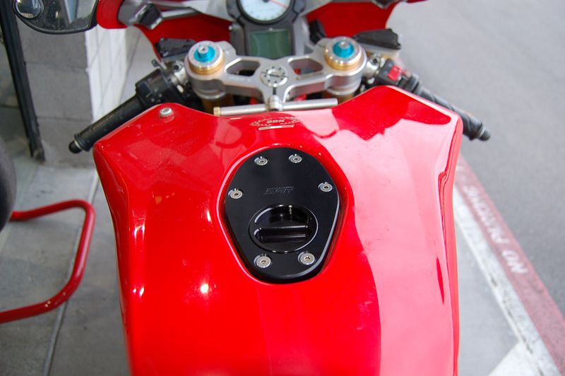 Ducati207492099920Gas20Cap205-2.jpg 